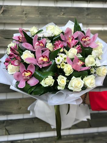 Букет цветов из: Розы и Хризантемы в Предивинске