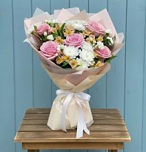 Букет цветов из:  Гвоздики, Орхидеи и Розы в Предивинске