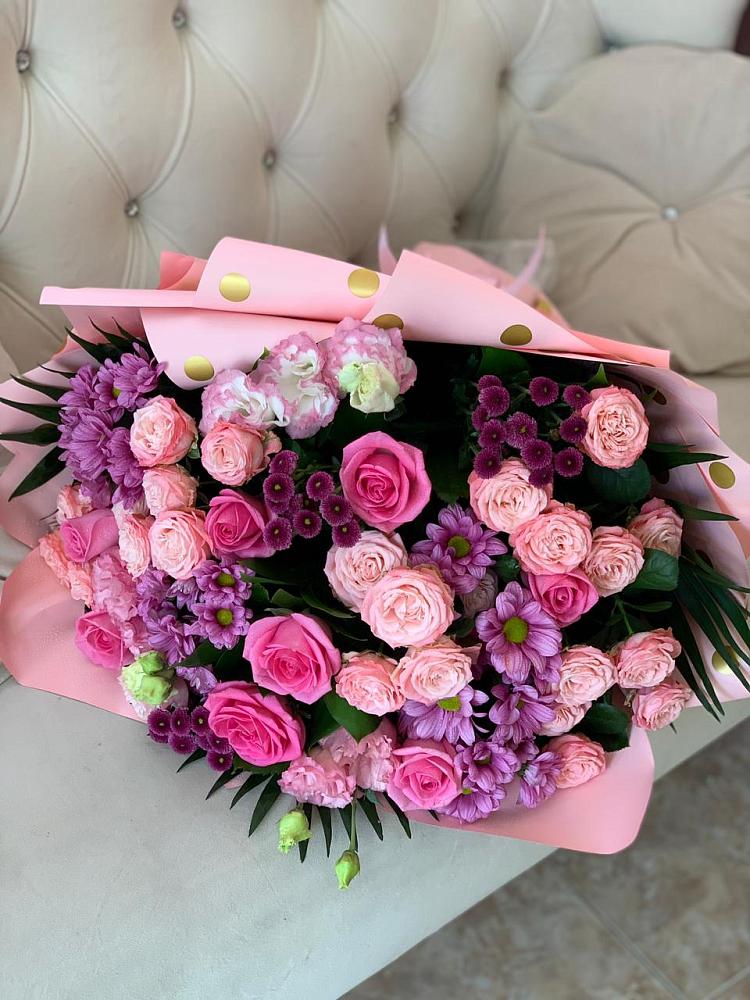 Букет цветов из: Хризантемы, Розы и Лизиантусы в Предивинске