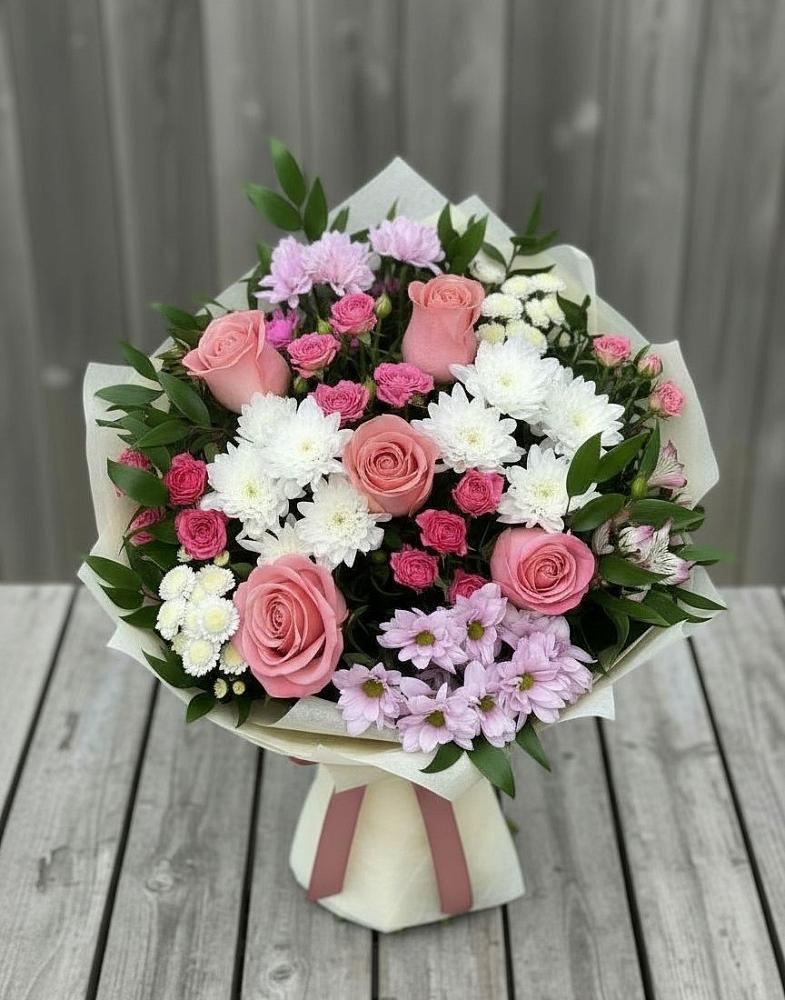 Букет цветов из: Альстромерии, Гвоздики, Розы и Хризантемы в Предивинске