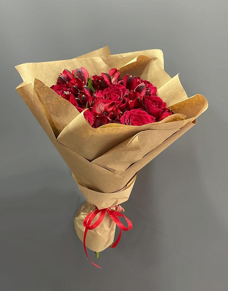 Букет цветов из: Альстромерии и Розы в Предивинске