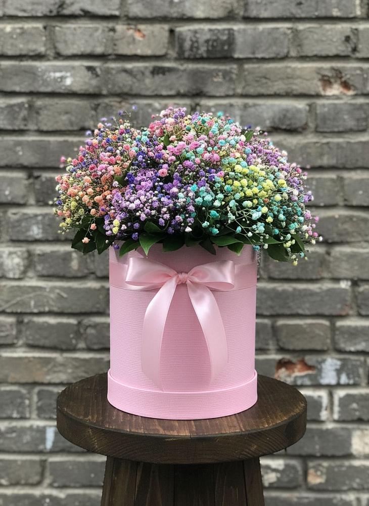 Цветочная композиция из Гипсофила и Розы в шляпной коробке в Предивинске