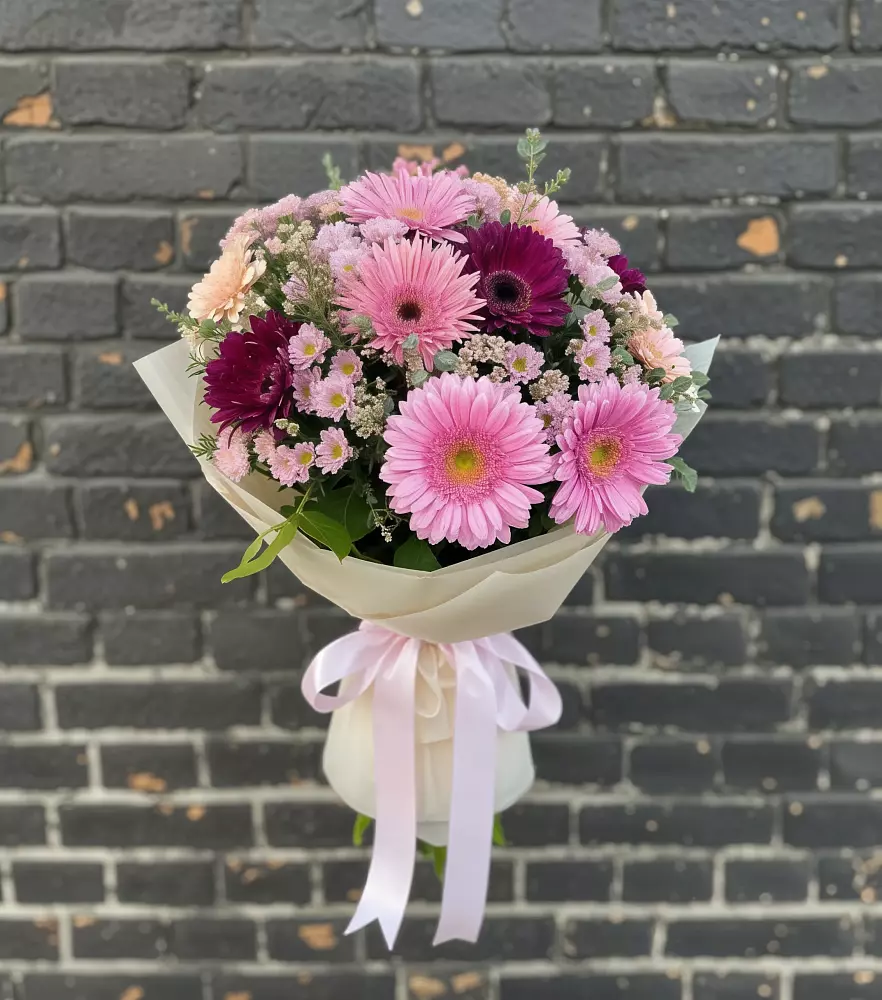 Букет цветов из: Герберы и Хризантемы в Предивинске