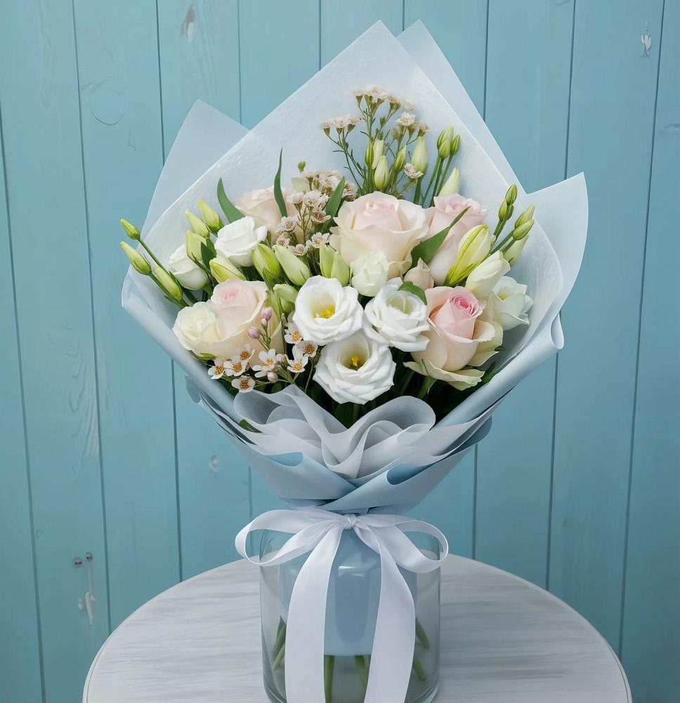 Букет цветов из: Розы и Лизиантусы в Предивинске