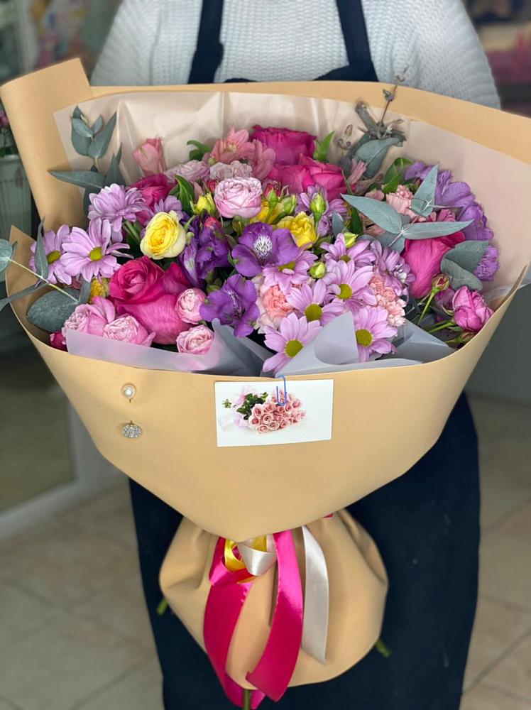 Букет цветов из: Хризантемы, Гвоздики и Альстромерии в Предивинске