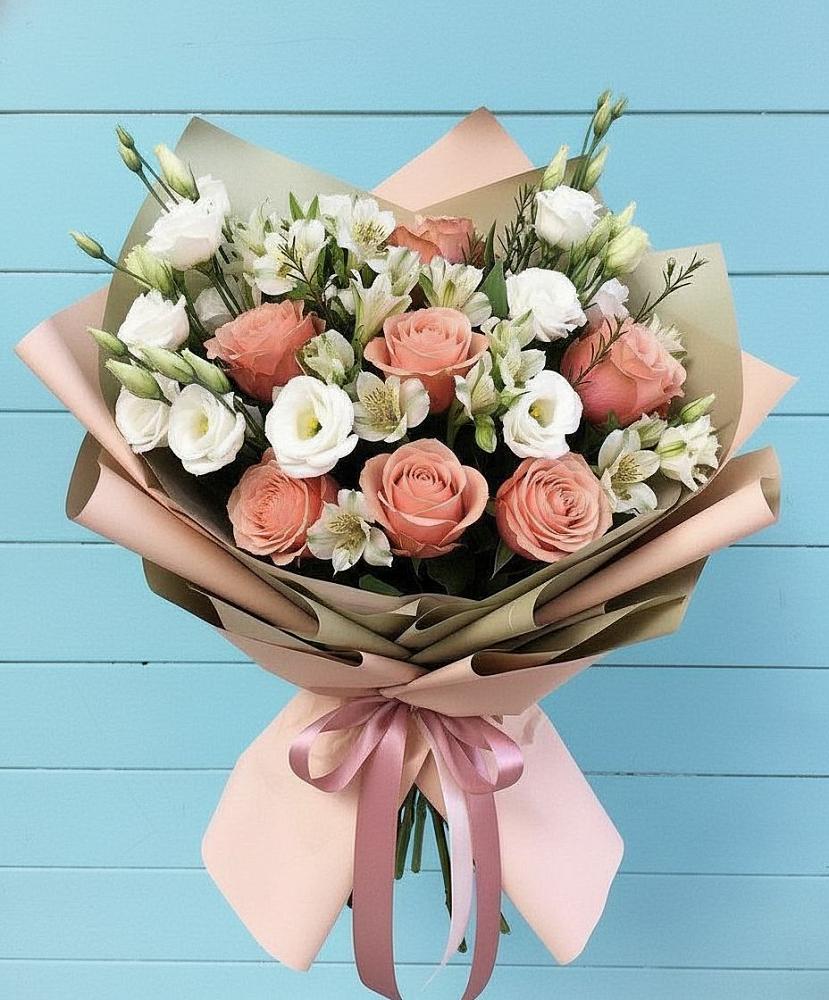 Букет цветов из: Розы, Альстромерии и Лизиантусы в Предивинске