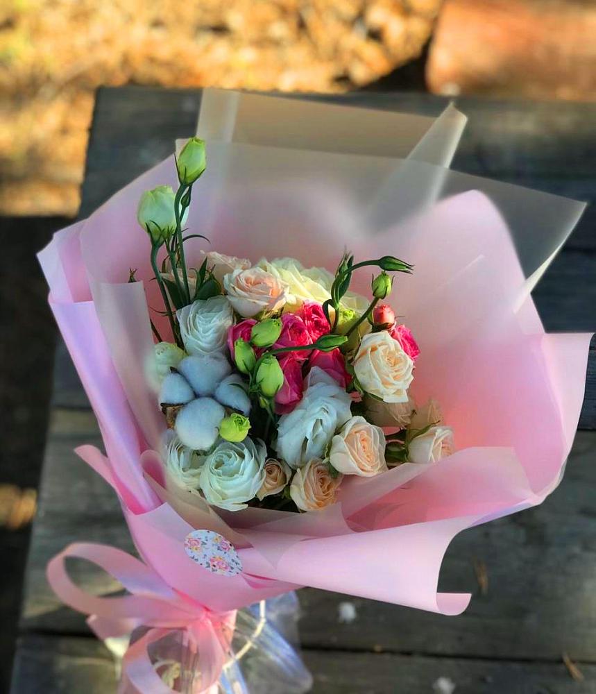 Букет цветов из: Розы и Лизиантусы в Предивинске