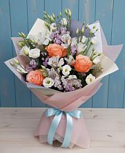 Букет цветов из:  Лизиантусы, Розы, Альстромерии и Гипсофила в Предивинске