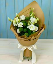 Букет цветов из:  Хризантемы и Лизиантусы в Предивинске