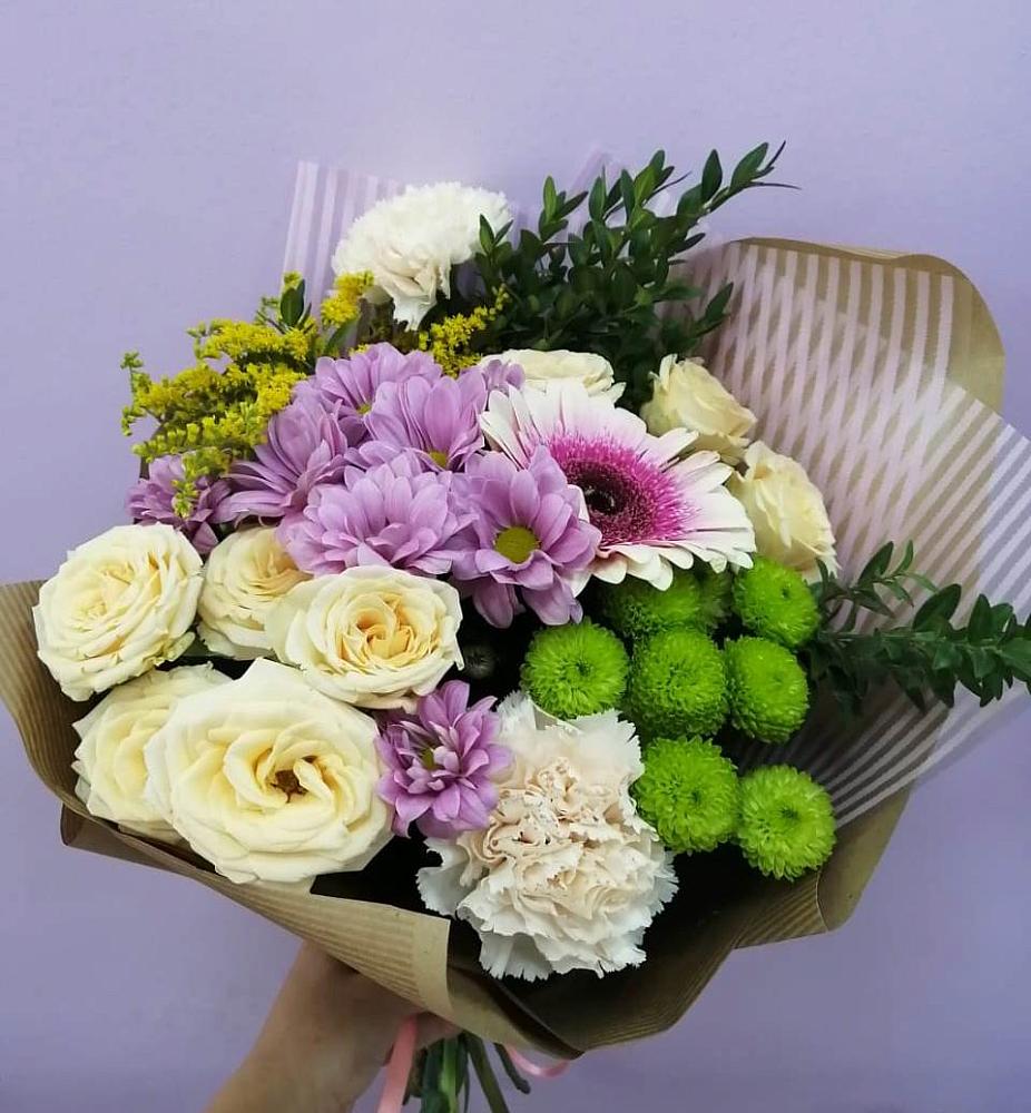 Букет цветов из: Хризантемы, Розы, Гвоздики и Герберы в Предивинске