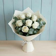 Букет Белые розы в Эвкалипте в Предивинске