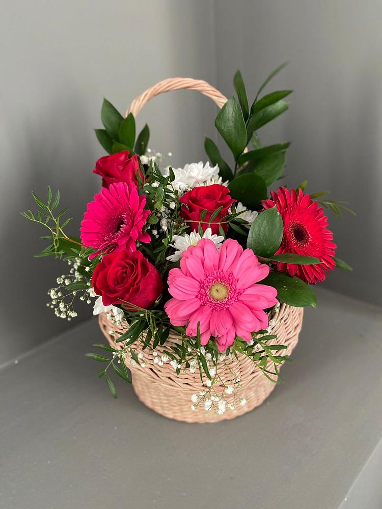 Цветочная композиция из Розы, Хризантемы и Герберы в корзине в Предивинске