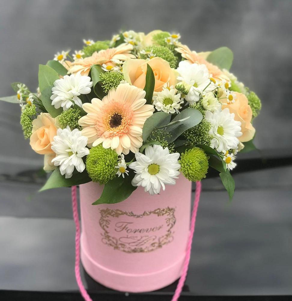 Цветочная композиция из Розы, Герберы и Хризантемы в шляпной коробке в Предивинске