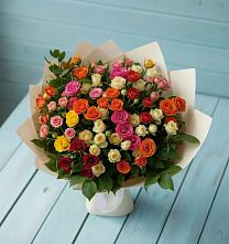 Букет Микс из разноцветных кустовых роз в Предивинске