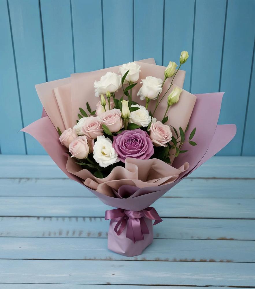 Букет цветов из: Розы и Лизиантусы в Предивинске